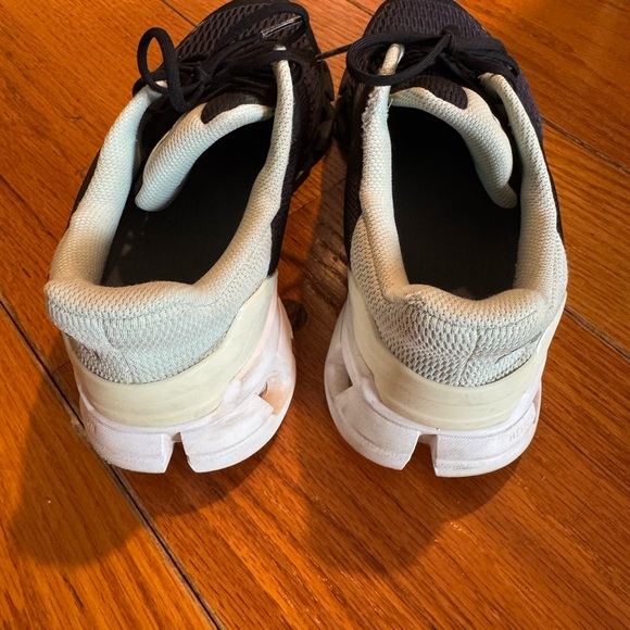 On Cloudflyer - Picture 4 of 6